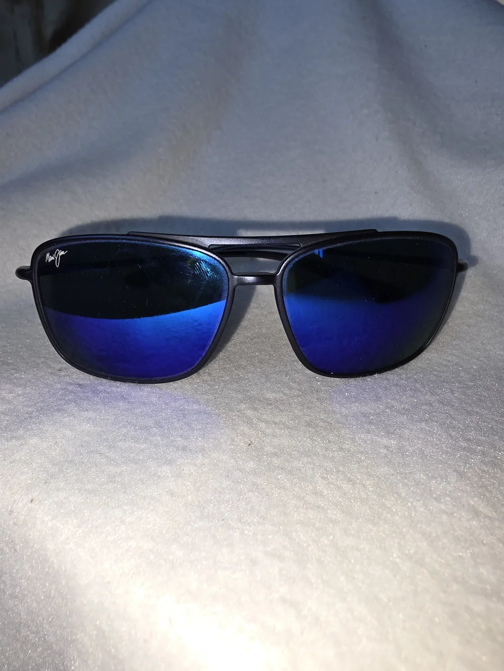 Maui Jim Kaupo Gap sunglasses featuring a matte black frame with blue mirrored